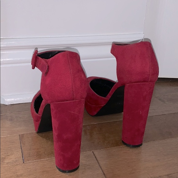 Call it spring red suede platform heels size 7.5 - Picture 2 of 3